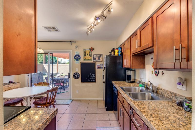 2214 N 48th Dr, Phoenix, AZ 85035