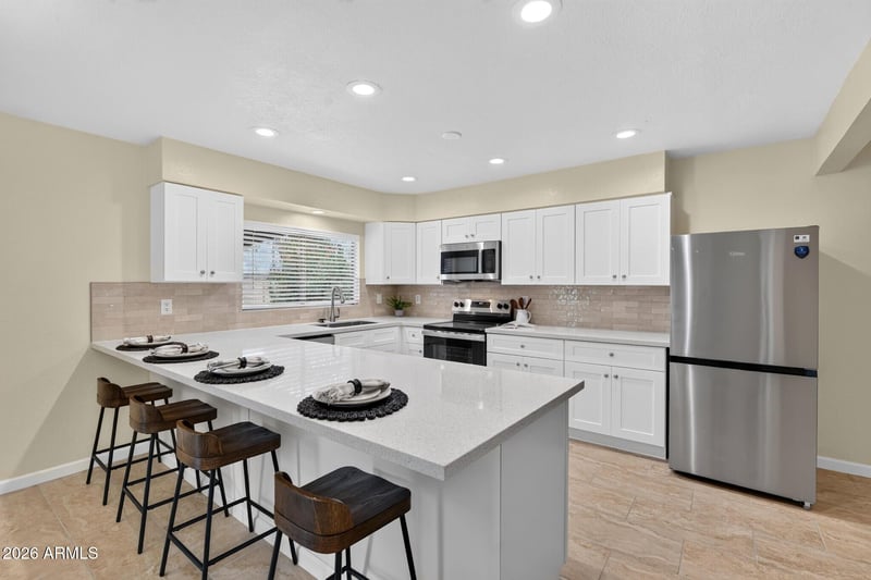 2214 Cottonwood Dr, Tempe, AZ 85282