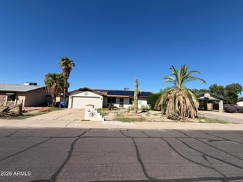 2214 W Behrend Dr, Phoenix, AZ 85027