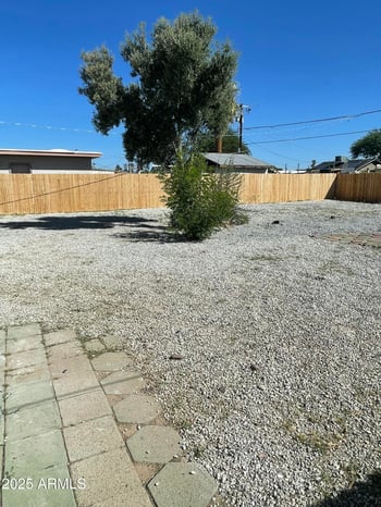 2215 21st St, Phoenix, AZ 85006