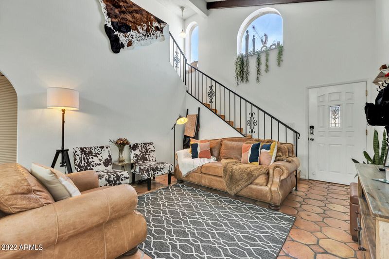 2215 E Catalina Dr, Phoenix, AZ 85016