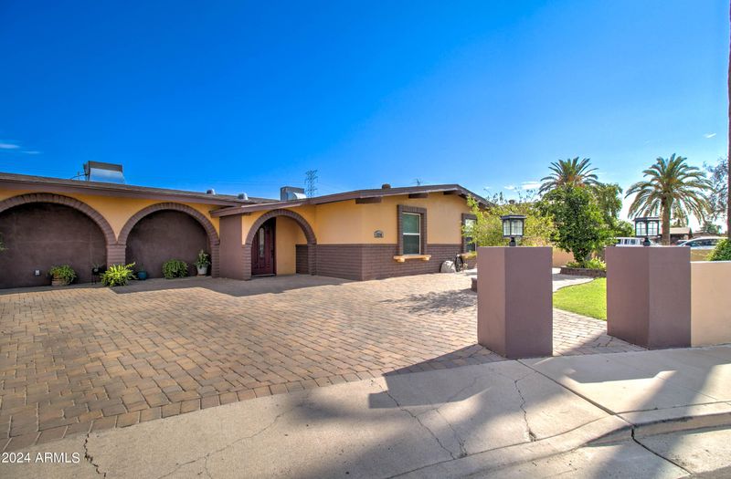 2216 E Camino Cir, Mesa, AZ 85213