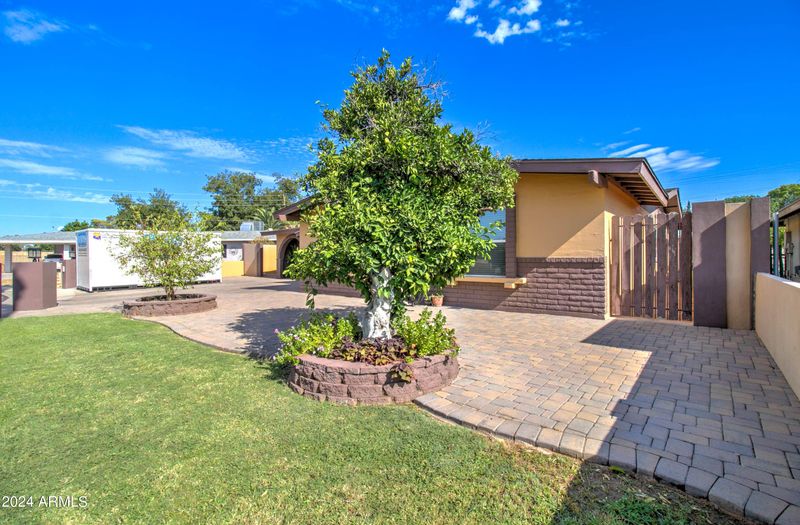 2216 E Camino Cir, Mesa, AZ 85213