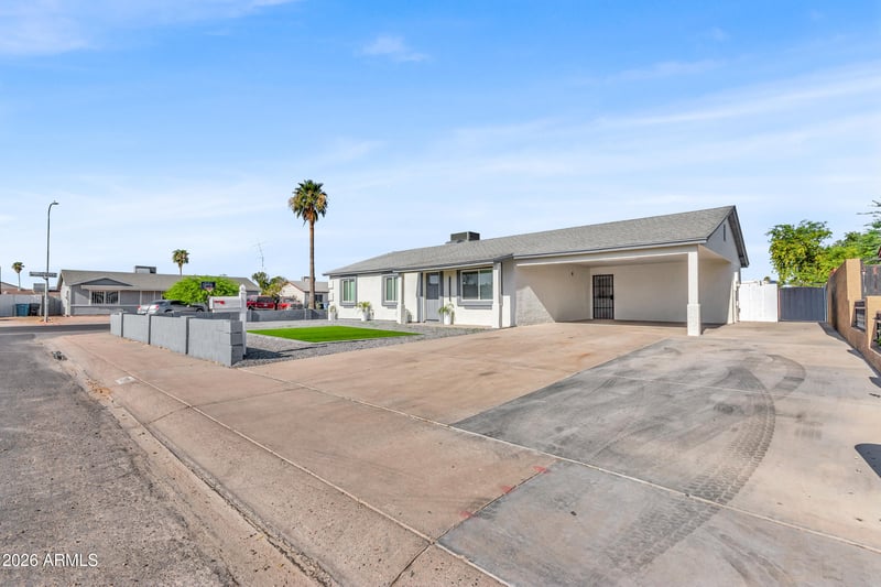 2216 N 68th Dr, Phoenix, AZ 85035