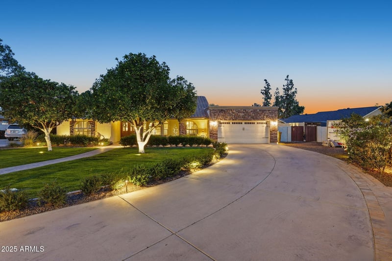 2217 Hunt Cir, Mesa, AZ 85203