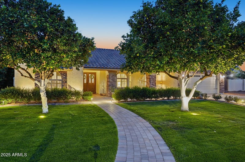 2217 Hunt Cir, Mesa, AZ 85203