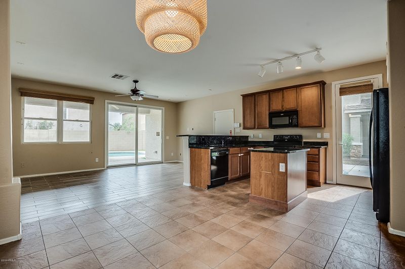 2218 E Fraktur Rd, Phoenix, AZ 85040