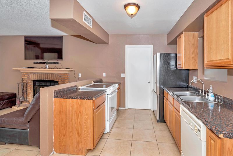 2218 E Granite Cir, Mesa, AZ 85204