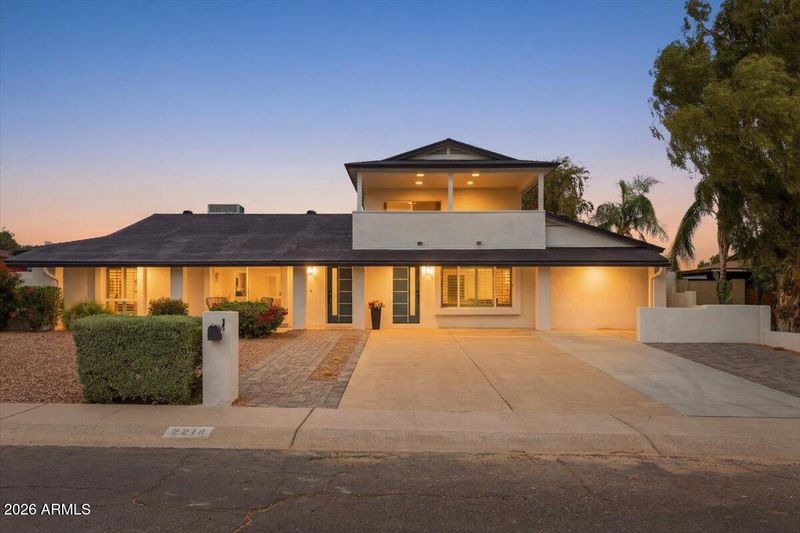 2218 E Sunnyside Dr, Phoenix, AZ 85028