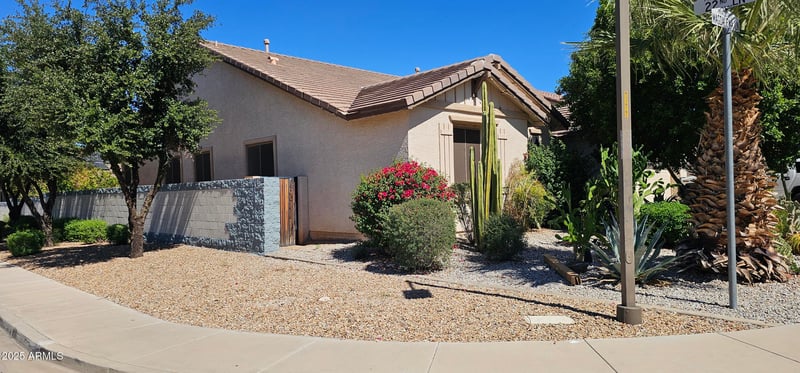 2218 Magdalena Ln, Phoenix, AZ 85041