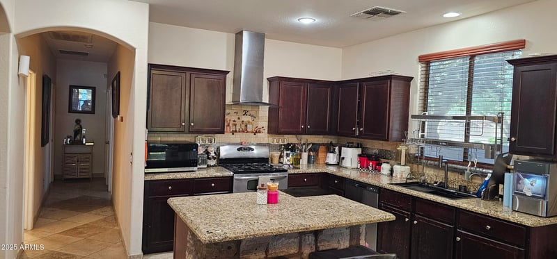 2218 Magdalena Ln, Phoenix, AZ 85041