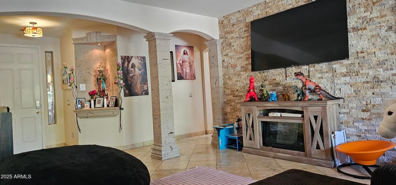 2218 Magdalena Ln, Phoenix, AZ 85041