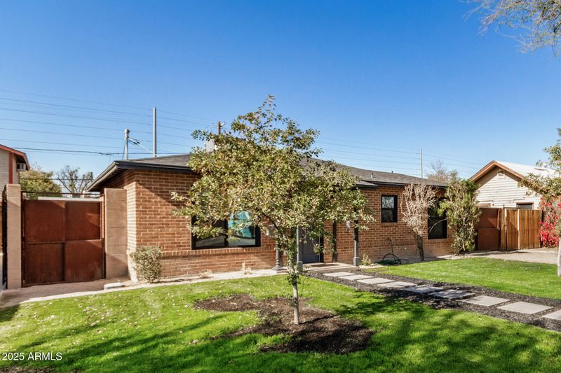 2218 N 8th St, Phoenix, AZ 85006
