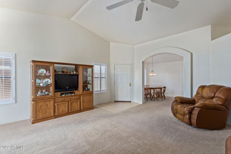 2219 E Taro Ln, Phoenix, AZ 85024