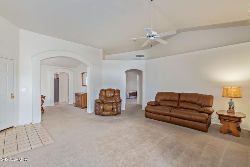 2219 E Taro Ln, Phoenix, AZ 85024