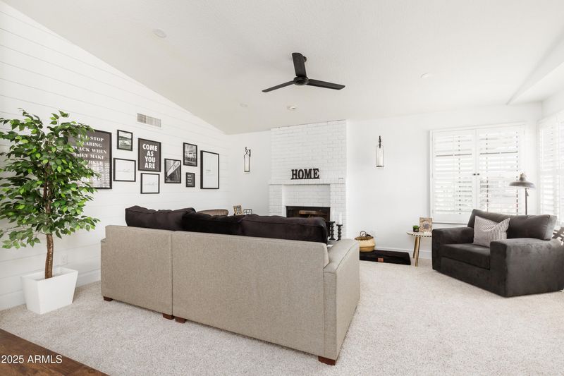 222 E Danbury Rd, Phoenix, AZ 85022