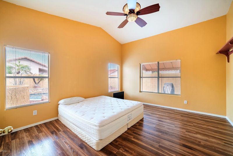 2220 E Crest Ln, Phoenix, AZ 85024