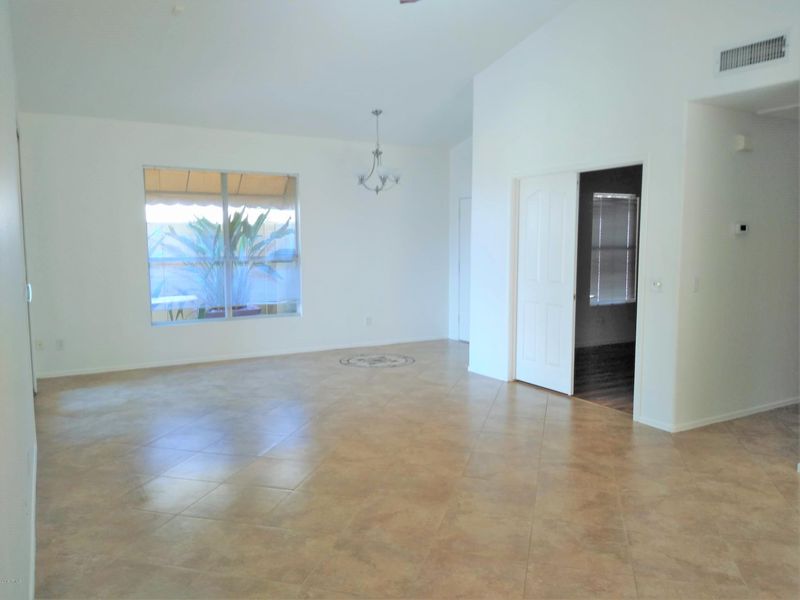 2220 E Crest Ln, Phoenix, AZ 85024