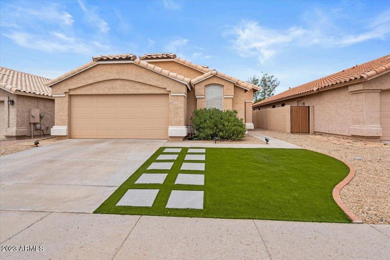 2220 E Foothill Dr, Phoenix, AZ 85024