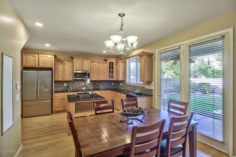 2220 E Sunland Ave, Phoenix, AZ 85040