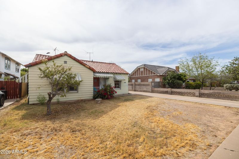 2220 N Edgemere St, Phoenix, AZ 85006