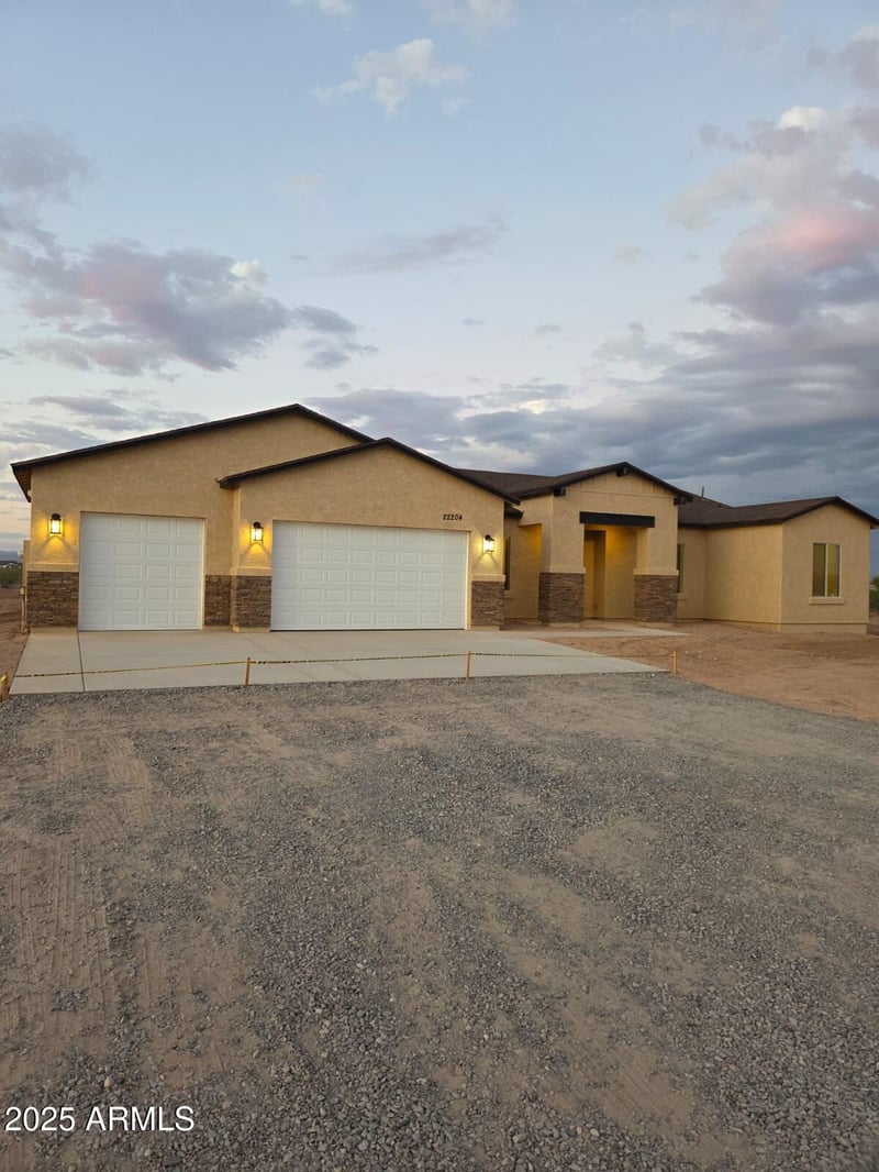 22204 Dale Ln, Wittmann, AZ 85361