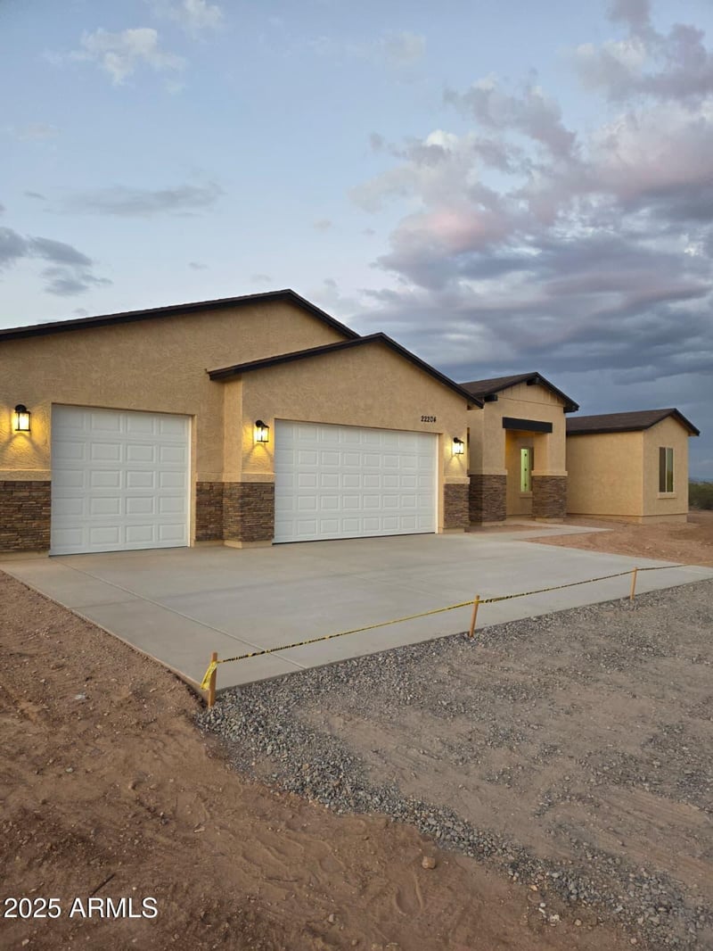 22204 Dale Ln, Wittmann, AZ 85361