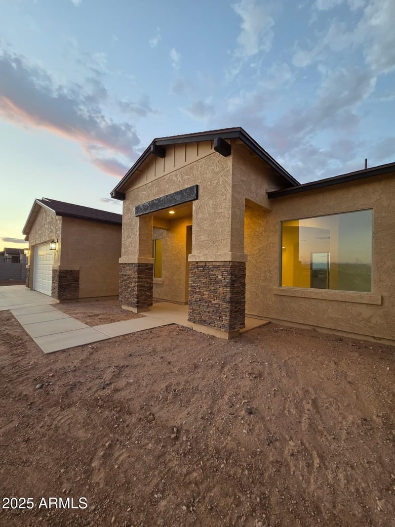 22204 Dale Ln, Wittmann, AZ 85361