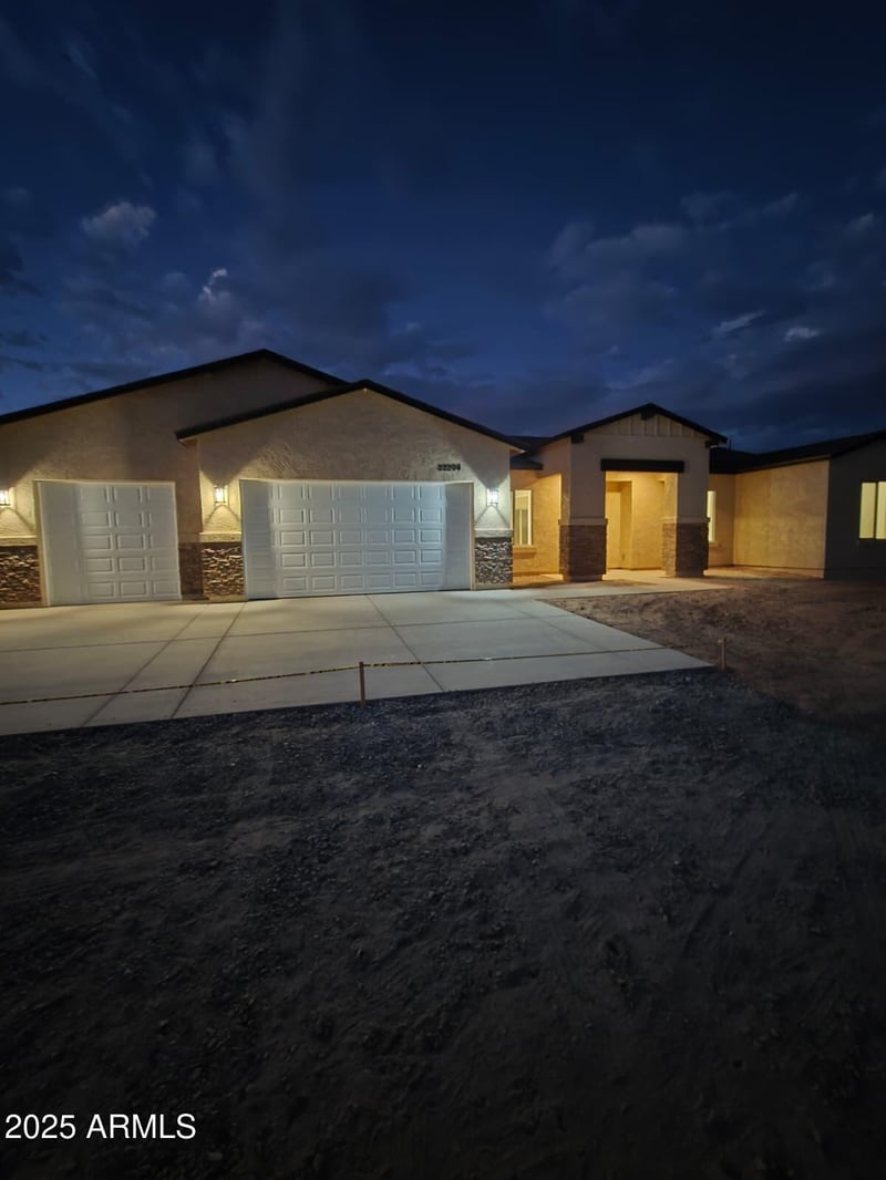 22204 Dale Ln, Wittmann, AZ 85361