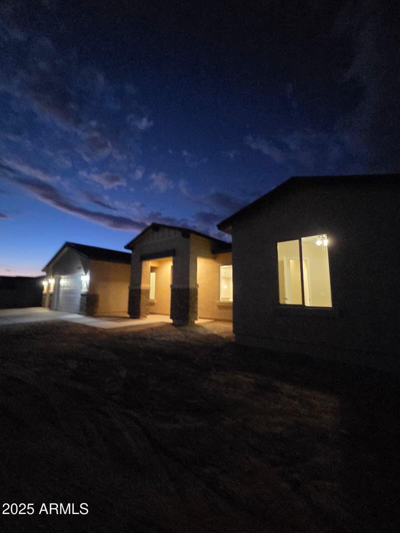 22204 Dale Ln, Wittmann, AZ 85361