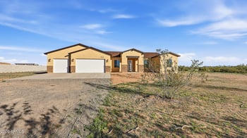 22204 Dale Ln, Wittmann, AZ 85361