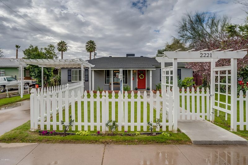 2221 E Clarendon Ave, Phoenix, AZ 85016