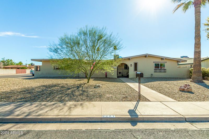 2221 E Dartmouth St, Mesa, AZ 85213