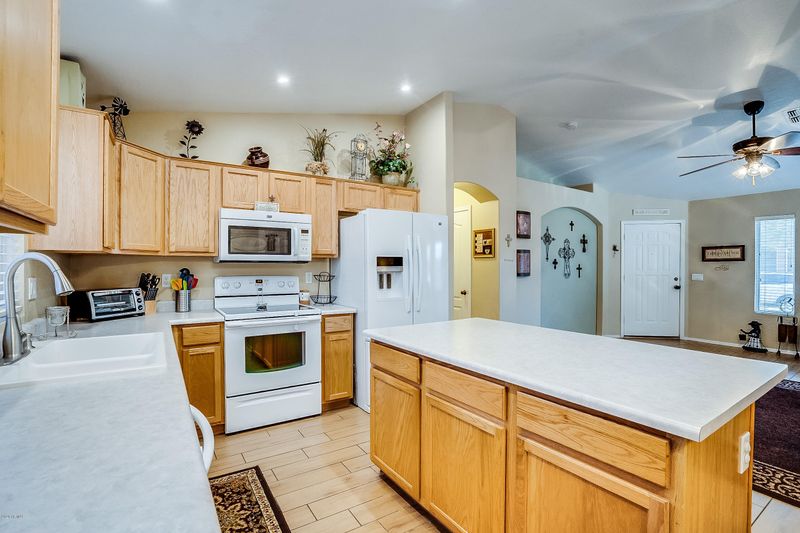 2221 E Union Hills Dr #142, Phoenix, AZ 85024