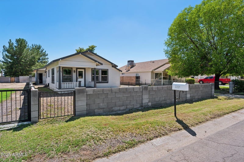2221 Hayward Ave, Phoenix, AZ 85021