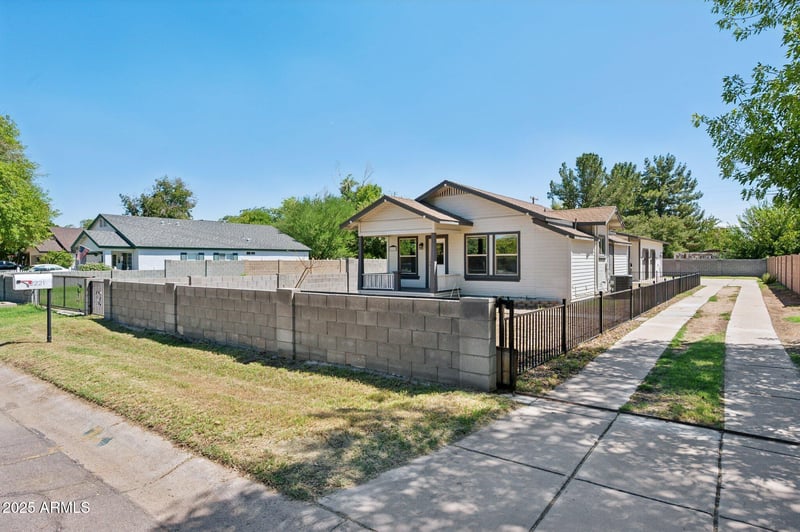 2221 Hayward Ave, Phoenix, AZ 85021