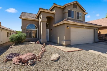 2221 Menadota Dr, Phoenix, AZ 85024