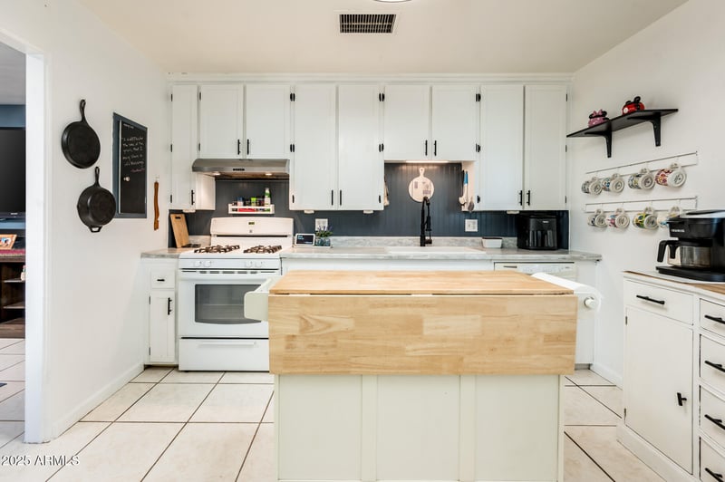 2221 Mitchell Dr, Phoenix, AZ 85015