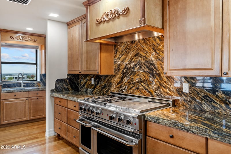 2221 Vista Ave, Phoenix, AZ 85020