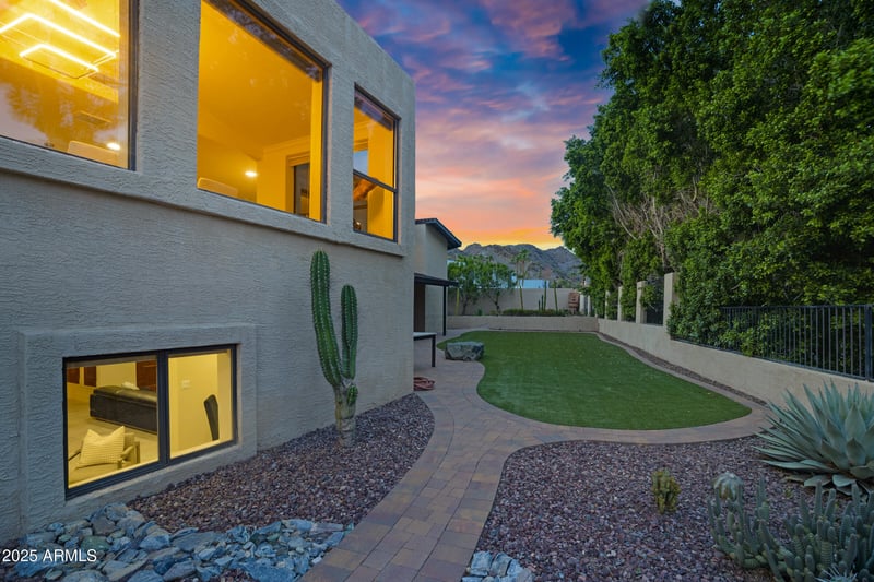 2221 Vista Ave, Phoenix, AZ 85020