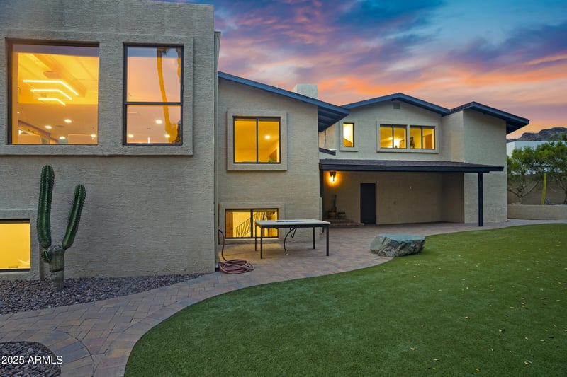2221 Vista Ave, Phoenix, AZ 85020