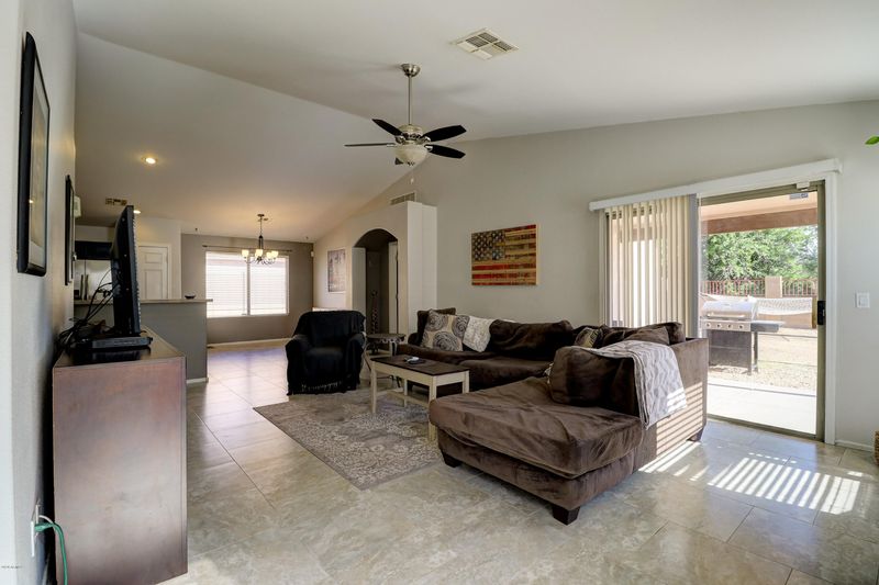 2221 W Alta Vista Rd, Phoenix, AZ 85041