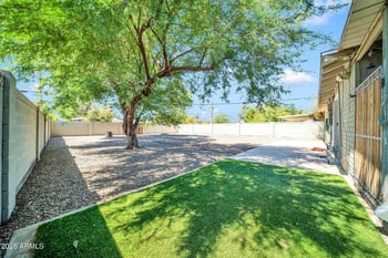 2221 Clarendon Ave, Phoenix, AZ 85015