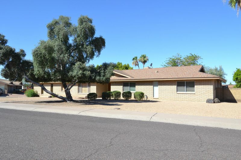 2225 E Lawrence Rd, Phoenix, AZ 85016