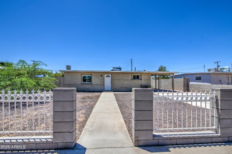 2225 E Lynne Ln, Phoenix, AZ 85042