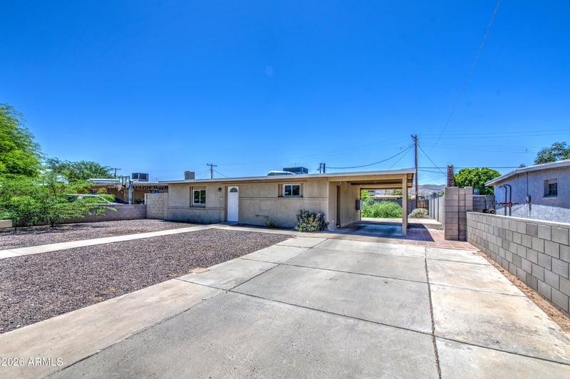 2225 E Lynne Ln, Phoenix, AZ 85042