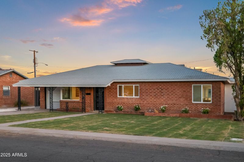 2225 E Monterosa St, Phoenix, AZ 85016