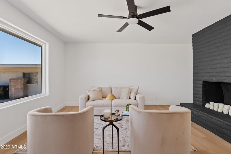 2225 E Nisbet Rd, Phoenix, AZ 85022