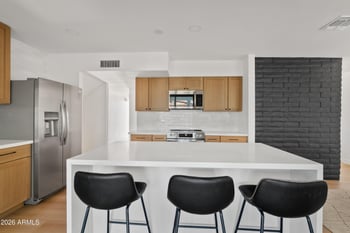 2225 E Nisbet Rd, Phoenix, AZ 85022