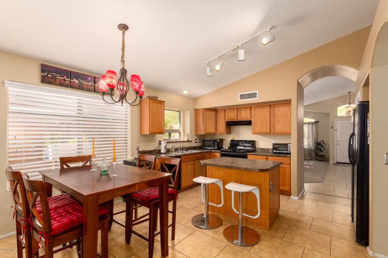 2225 W Madre Del Oro Dr, Phoenix, AZ 85085